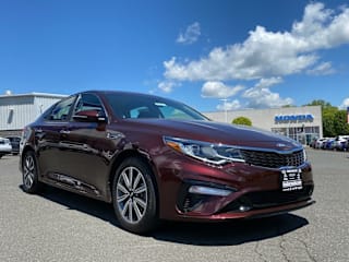 2019 Kia Optima LX 5XXGT4L3XKG370019 2019 Kia Optima LX