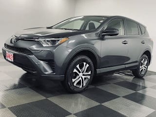 2018 Toyota RAV4 LE JTMBFREVXJJ211881 2018 Toyota RAV4 LE