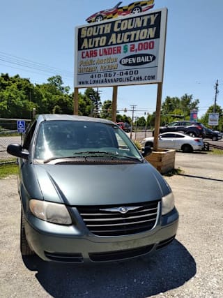 2006 Chrysler Town and Country Base 1A4GP45R96B670839 2006 Chrysler Town and Country Base