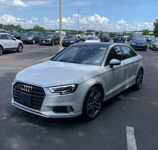 2018 Audi A3 2.0T quattro Premium WAUB8GFF7J1064938 2018 Audi A3 2.0T quattro Premium