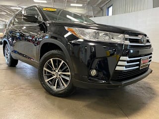 2019 Toyota Highlander XLE 5TDJZRFH1KS584517 2019 Toyota Highlander XLE