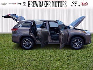 2019 Toyota Highlander XLE 5TDKZRFH1KS318242 2019 Toyota Highlander XLE