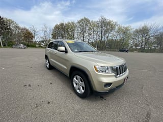 2011 Jeep Grand Cherokee Laredo 1J4RR4GG9BC557640 2011 Jeep Grand Cherokee Laredo
