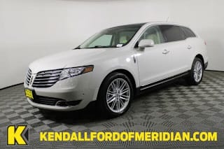 2019 Lincoln MKT Base 2LMHJ5AT3KBL03779 2019 Lincoln MKT Base