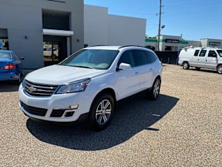 2017 Chevrolet Traverse LT 1GNKRGKD1HJ290222 2017 Chevrolet Traverse LT