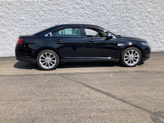 2018 Ford Taurus 1FAHP2F85JG138638 2018 Ford Taurus