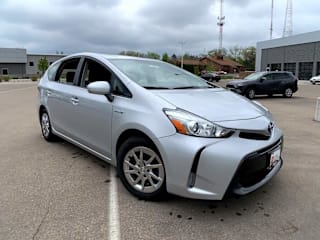2017 Toyota Prius v Three JTDZN3EU5HJ073246 2017 Toyota Prius v Three
