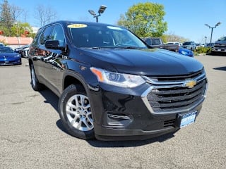 2018 Chevrolet Traverse LS 1GNEVFKW4JJ181098 2018 Chevrolet Traverse LS