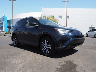 2018 Toyota RAV4 LE JTMZFREV7JJ733821 2018 Toyota RAV4 LE
