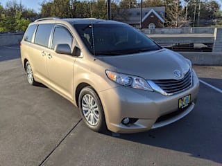 2011 Toyota Sienna XLE 8-Passenger 5TDYK3DC3BS115176 2011 Toyota Sienna XLE 8-Passenger