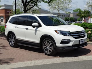 2017 Honda Pilot Touring 5FNYF6H98HB102313 2017 Honda Pilot Touring