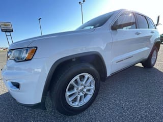 2018 Jeep Grand Cherokee Laredo 1C4RJFAG7JC374625 2018 Jeep Grand Cherokee Laredo