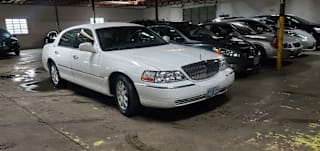 2010 Lincoln Town Car Signature Limited 2LNBL8CV2AX751413 2010 Lincoln Town Car Signature Limited