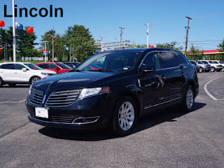 2017 Lincoln MKT Town Car Livery Fleet 2LMHJ5NK3HBL00178 2017 Lincoln MKT Town Car Livery Fleet