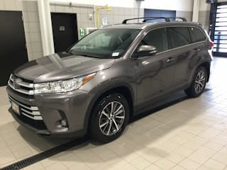 2019 Toyota Highlander XLE 5TDJZRFH3KS940028 2019 Toyota Highlander XLE