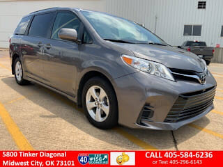 2018 Toyota Sienna LE 8-Passenger 5TDKZ3DC2JS931988 2018 Toyota Sienna LE 8-Passenger