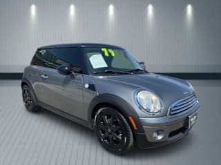 2010 MINI Cooper Base WMWMF3C58ATZ22084 2010 MINI Cooper Base
