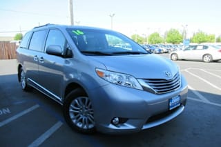 2016 Toyota Sienna XLE 8-Passenger 5TDYK3DC1GS741672 2016 Toyota Sienna XLE 8-Passenger