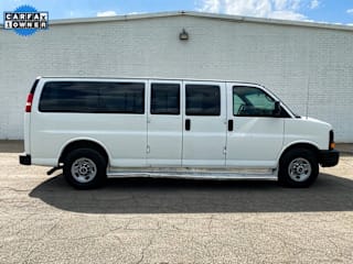 2006 GMC Savana Passenger LS 3500 1GJHG39U561248746 2006 GMC Savana Passenger LS 3500