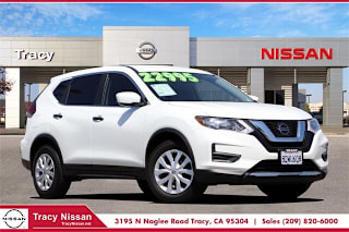 2018 Nissan Rogue S KNMAT2MT1JP562221 2018 Nissan Rogue S