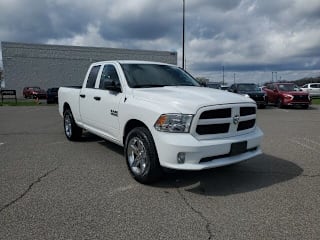 2018 Ram Pickup 1500 1C6RR7FG2JS129705 2018 Ram Pickup 1500
