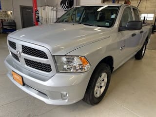 2018 Ram Pickup 1500 Express 1C6RR7FG1JS217211 2018 Ram Pickup 1500 Express