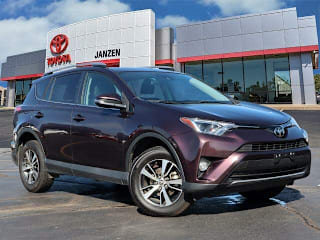 2018 Toyota RAV4 XLE 2T3WFREV2JW468682 2018 Toyota RAV4 XLE