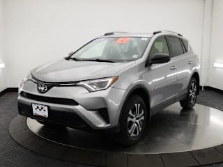 2018 Toyota RAV4 LE JTMBFREV2JJ216878 2018 Toyota RAV4 LE