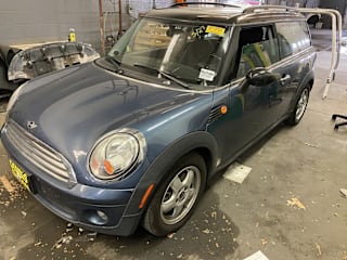 2010 MINI Cooper Clubman Base WMWML3C53ATX39362 2010 MINI Cooper Clubman Base
