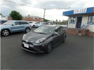 2018 Toyota Prius c One JTDKDTB35J1601499 2018 Toyota Prius c One