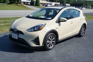 2018 Toyota Prius c Two JTDKDTB33J1618415 2018 Toyota Prius c Two