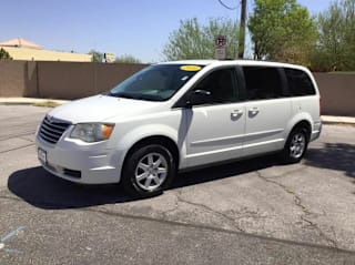 2010 Chrysler Town and Country LX 2A4RR2D16AR456257 2010 Chrysler Town and Country LX