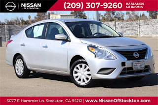 2017 Nissan Versa 1.6 SV 3N1CN7AP8HK464471 2017 Nissan Versa 1.6 SV