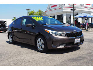 2017 Kia Forte LX 3KPFL4A70HE088202 2017 Kia Forte LX