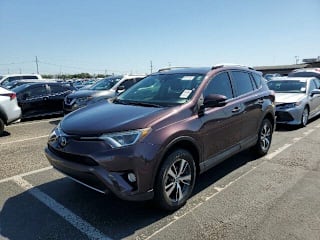 2017 Toyota RAV4 XLE 2T3WFREV6HW375366 2017 Toyota RAV4 XLE