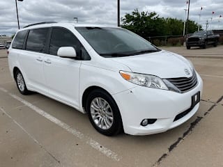 2014 Toyota Sienna XLE 8-Passenger 5TDYK3DC6ES502275 2014 Toyota Sienna XLE 8-Passenger