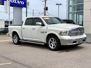 2017 Ram Pickup 1500 Laramie 1C6RR6NT8HS847360 2017 Ram Pickup 1500 Laramie