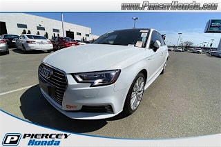 2018 Audi A3 Sportback e-tron WAUUPBFF8JA078233 2018 Audi A3 Sportback e-tron