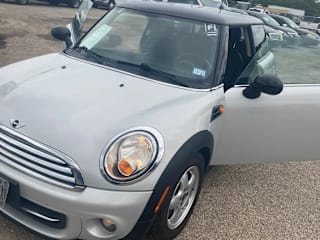 2011 MINI Cooper Base WMWSU3C54BT252161 2011 MINI Cooper Base