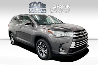 2019 Toyota Highlander XLE 5TDKZRFH1KS557631 2019 Toyota Highlander XLE