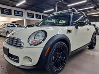 2011 MINI Cooper WMWSU3C50BT093493 2011 MINI Cooper