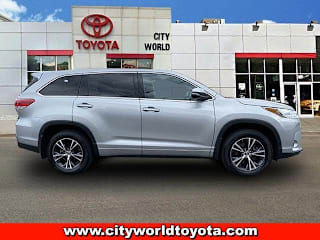 2018 Toyota Highlander LE 5TDBZRFH8JS889984 2018 Toyota Highlander LE