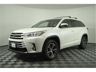 2018 Toyota Highlander LE 5TDZZRFH3JS277478 2018 Toyota Highlander LE
