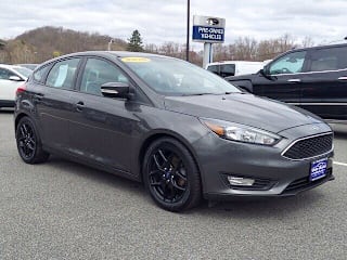 2016 Ford Focus SE 1FADP3K23GL304046 2016 Ford Focus SE