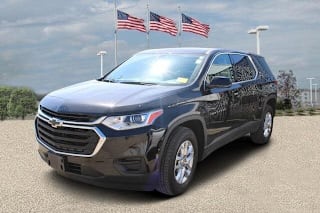 2018 Chevrolet Traverse LS 1GNERFKW0JJ100795 2018 Chevrolet Traverse LS