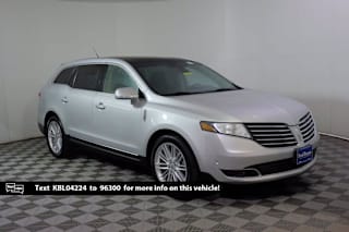 2019 Lincoln MKT Base 2LMHJ5AT7KBL04224 2019 Lincoln MKT Base