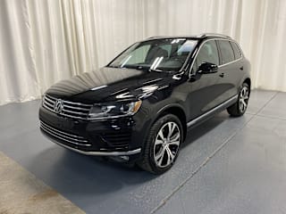 2017 Volkswagen Touareg V6 Wolfsburg WVGRF7BP9HD002709 2017 Volkswagen Touareg V6 Wolfsburg