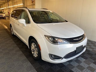 2019 Chrysler Pacifica Touring L 2C4RC1BG9KR587984 2019 Chrysler Pacifica Touring L