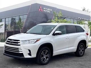 2018 Toyota Highlander LE 5TDZZRFH7JS238828 2018 Toyota Highlander LE