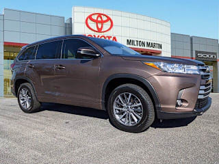 2018 Toyota Highlander XLE 5TDKZRFH3JS254445 2018 Toyota Highlander XLE